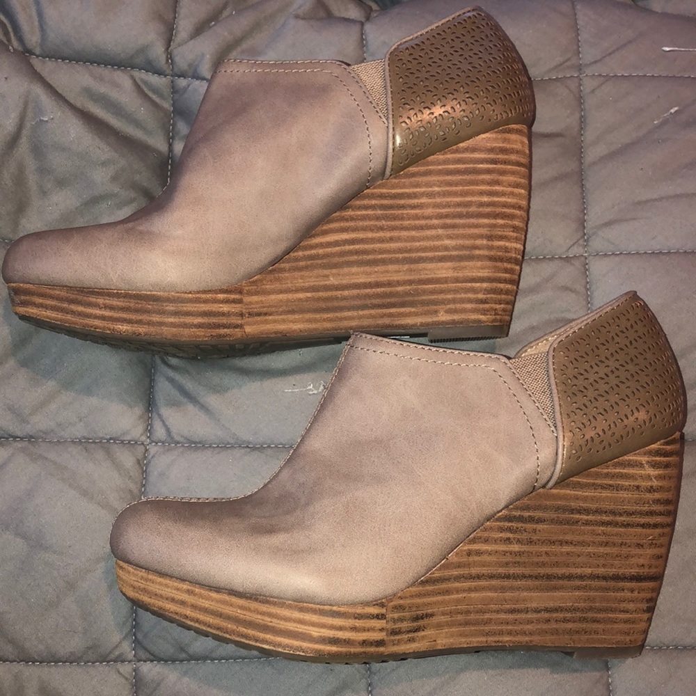 Dr. Scholl's Harlow Wedge Bootie (taupe)